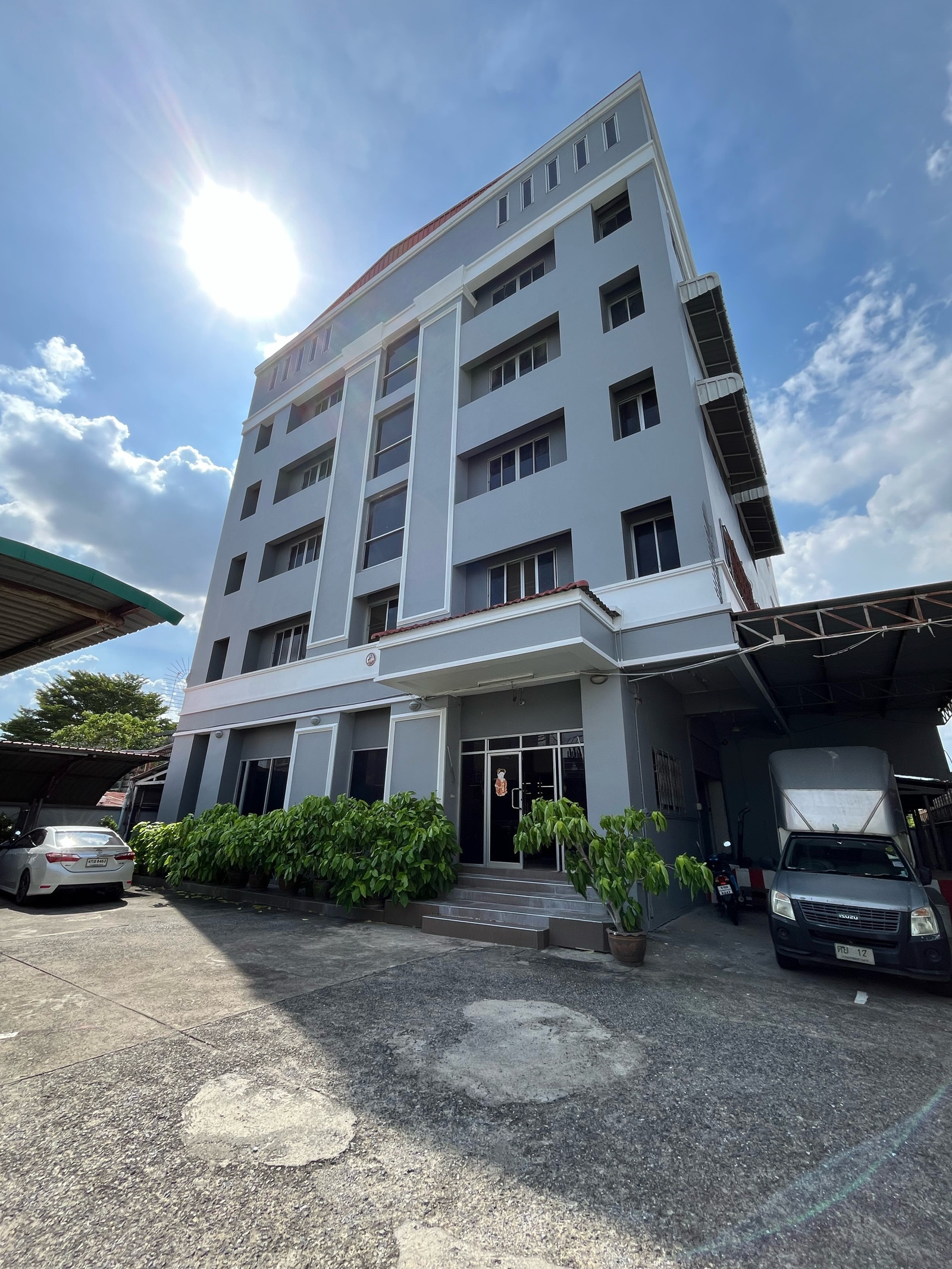 🏢 ขายอาคารสำนักงาน 6 ชั้น 
ซอยลาดพร้าว 80 
