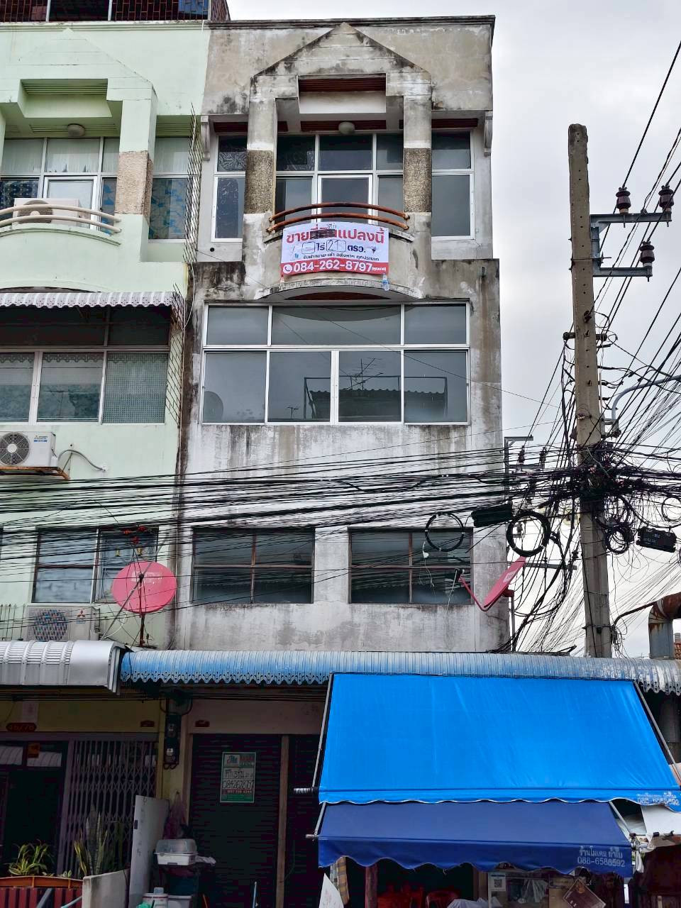 97631 - For sale! Shophouse in prime location, corner house, entrance of Soi 2, Phongsirichai Village 4 (Phetkasem 81) 97631 - For sale! Shophouse in prime location, corner house, entrance of Soi 2, Phongsirichai Village 4 (Phetkasem 81)