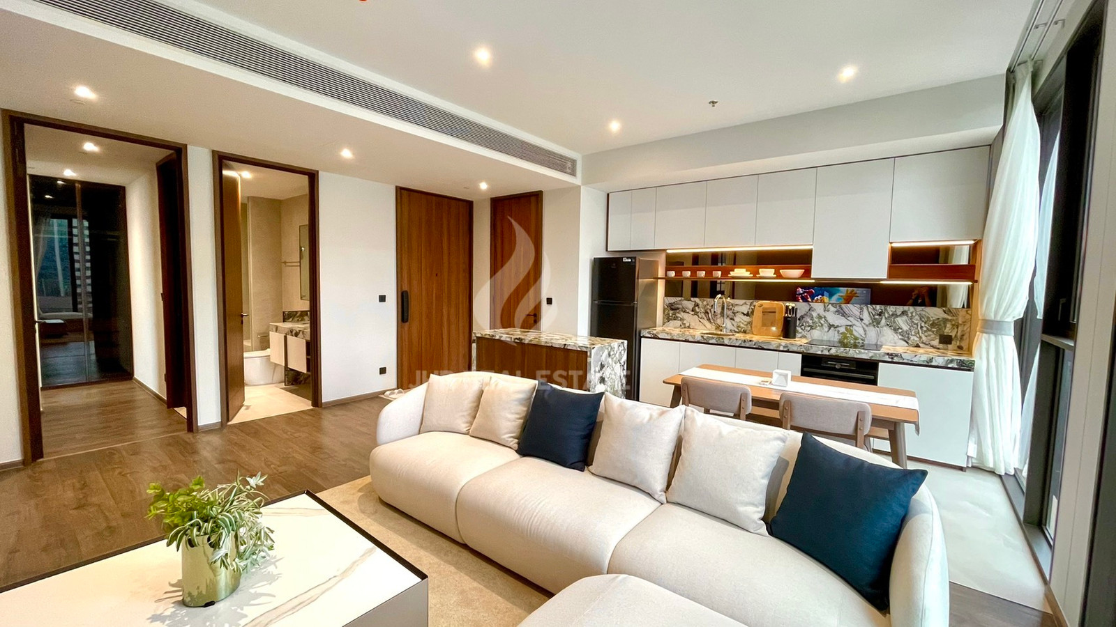 Best Deal🔥Brand New🔥2 bed 2 bath🛁 ROMM Convent Luxury Condo ว่างให้เช่า พร้อมให้เข้าอยู่ Line id : @jhrcondo – รูปที่ 2