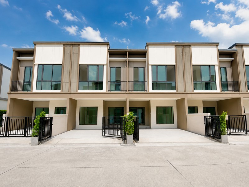 Bangna-Srinakarin. New 2Storey Townhome 2Bed Bangna-Trad Wat NamDaeng 900m. 3Bath 17 sq.wa. 136sq.m