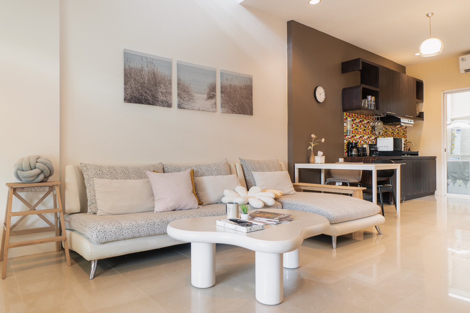 ขาย ทาวน์โฮม 3 ชั้น หมู่บ้านพรีเมียมเพลส เกษตร-นวมินทร์ เข้า-ออกได้ 2 ทาง ทำเลศักยภาพ ใกล้เลียบด่วน เดินทางสะดวก เหมาะทั้งอยู่อาศัยและทำโฮมออฟฟิศ – รูปที่ 3
