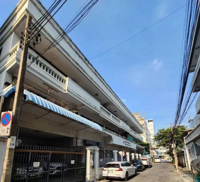 ใกล้ปากซอย  90 เมตร เช่าตึกแถว ซอย สวนพลู 9 มีที่จอดรถ 2 คัน  – รูปที่ 2
