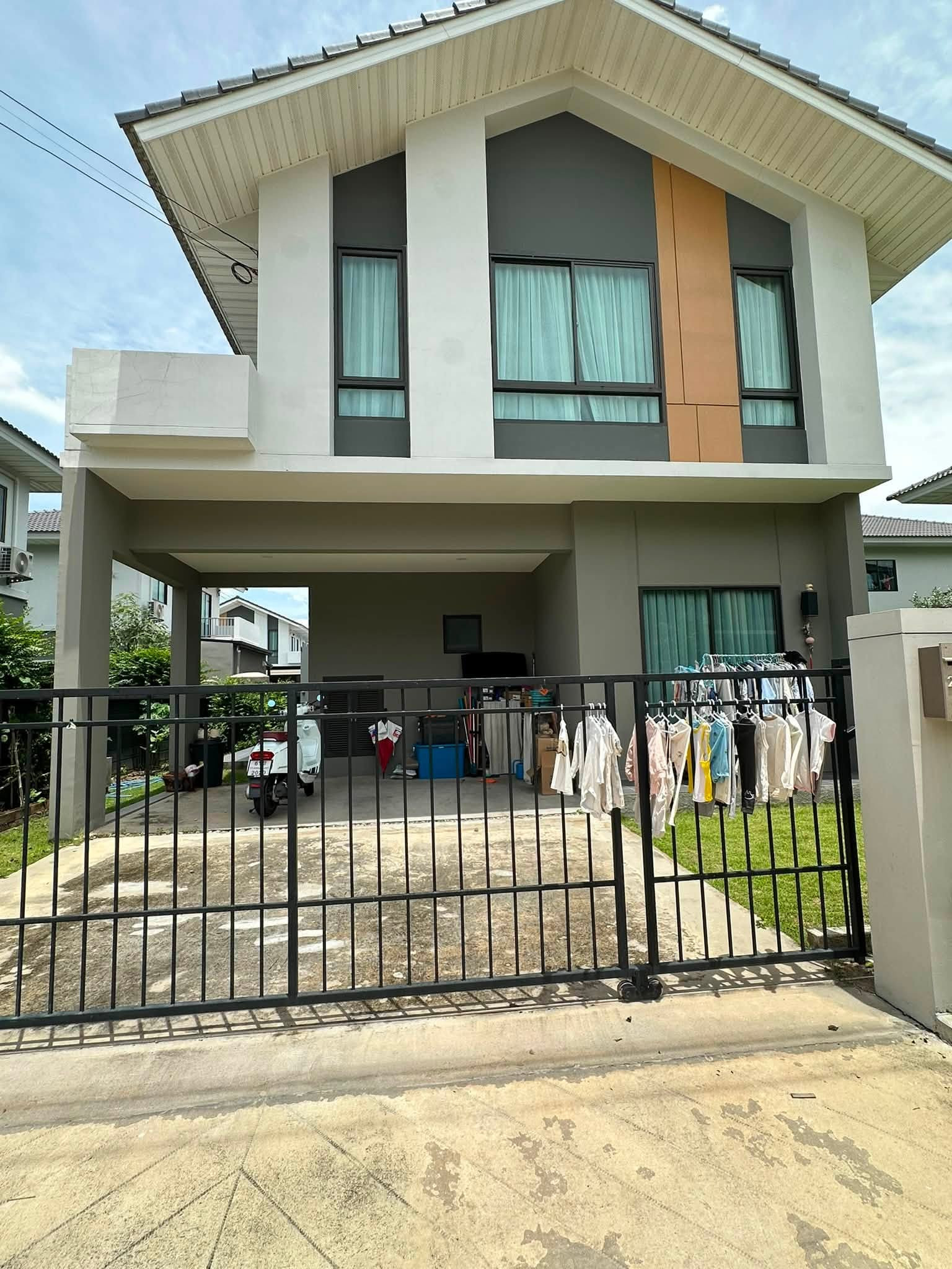 2-storey detached house for rent, Perfect Park Romklao project, air conditioned, fully furnished, 3 bedrooms, 2 bathrooms, monthly rental price 30,000 baht/month.