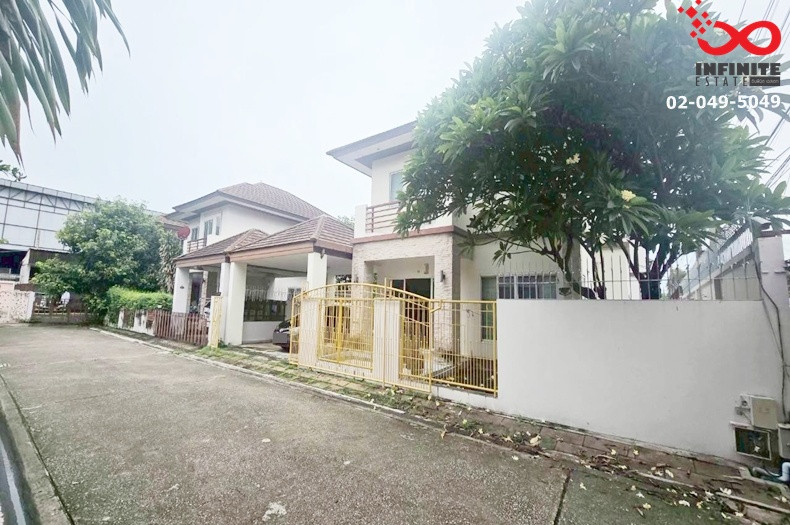 2-storey detached house for sale, corner house, 54 sq m., Raneesiri Village, Cluster 1, Soi Lat Pla Khao 43, Kaset-Nawamin location. 2-storey detached house for sale, corner house, 54 sq m., Raneesiri Village, Cluster 1, Soi Lat Pla Khao 43, Kaset-Nawamin location.