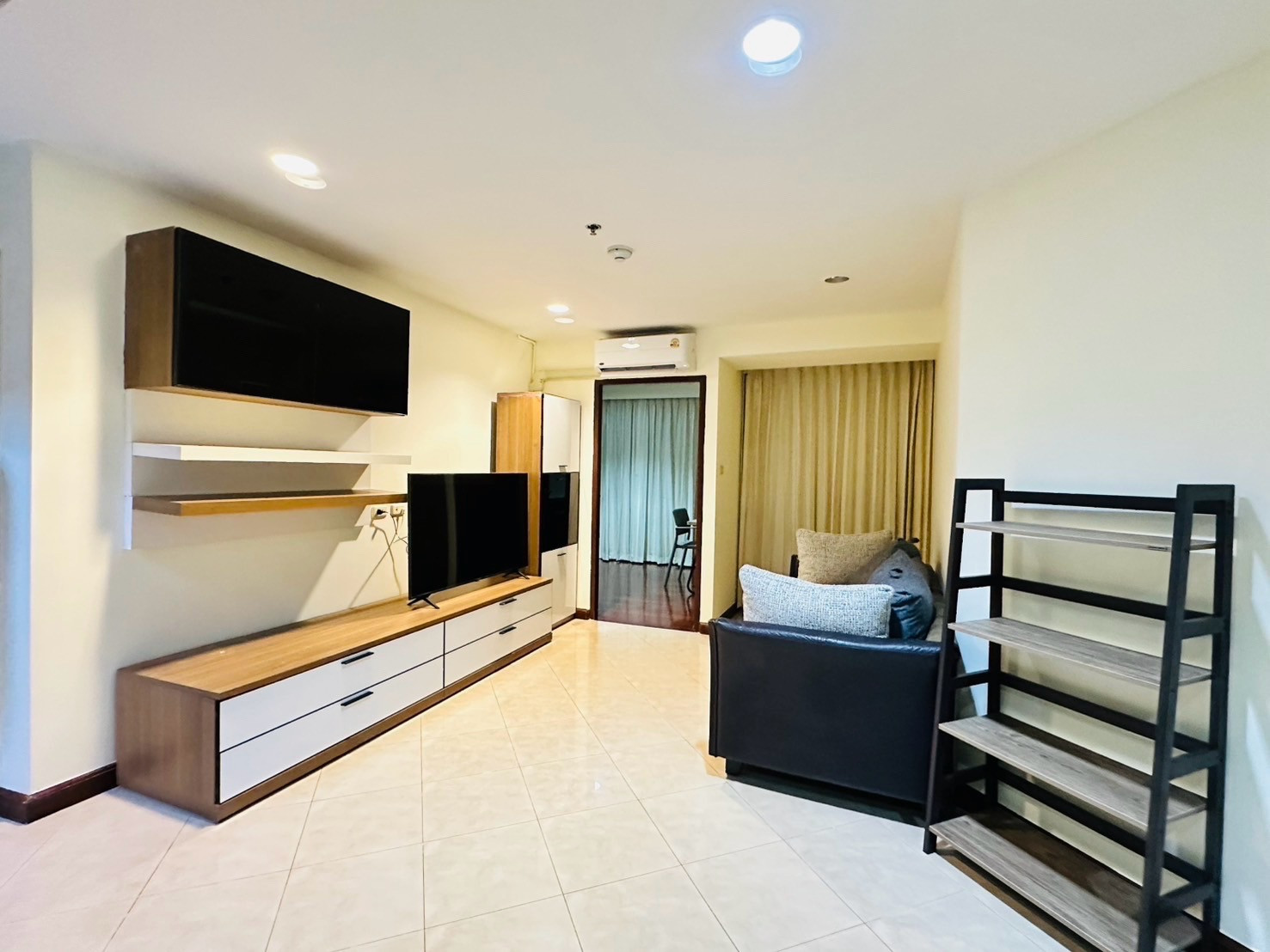 🏢 Condo for rent River Heaven (River Haven) Beautiful view, good location along the Chao Phraya River. 🏢 Condo for rent River Heaven (River Haven) Beautiful view, good location along the Chao Phraya River.