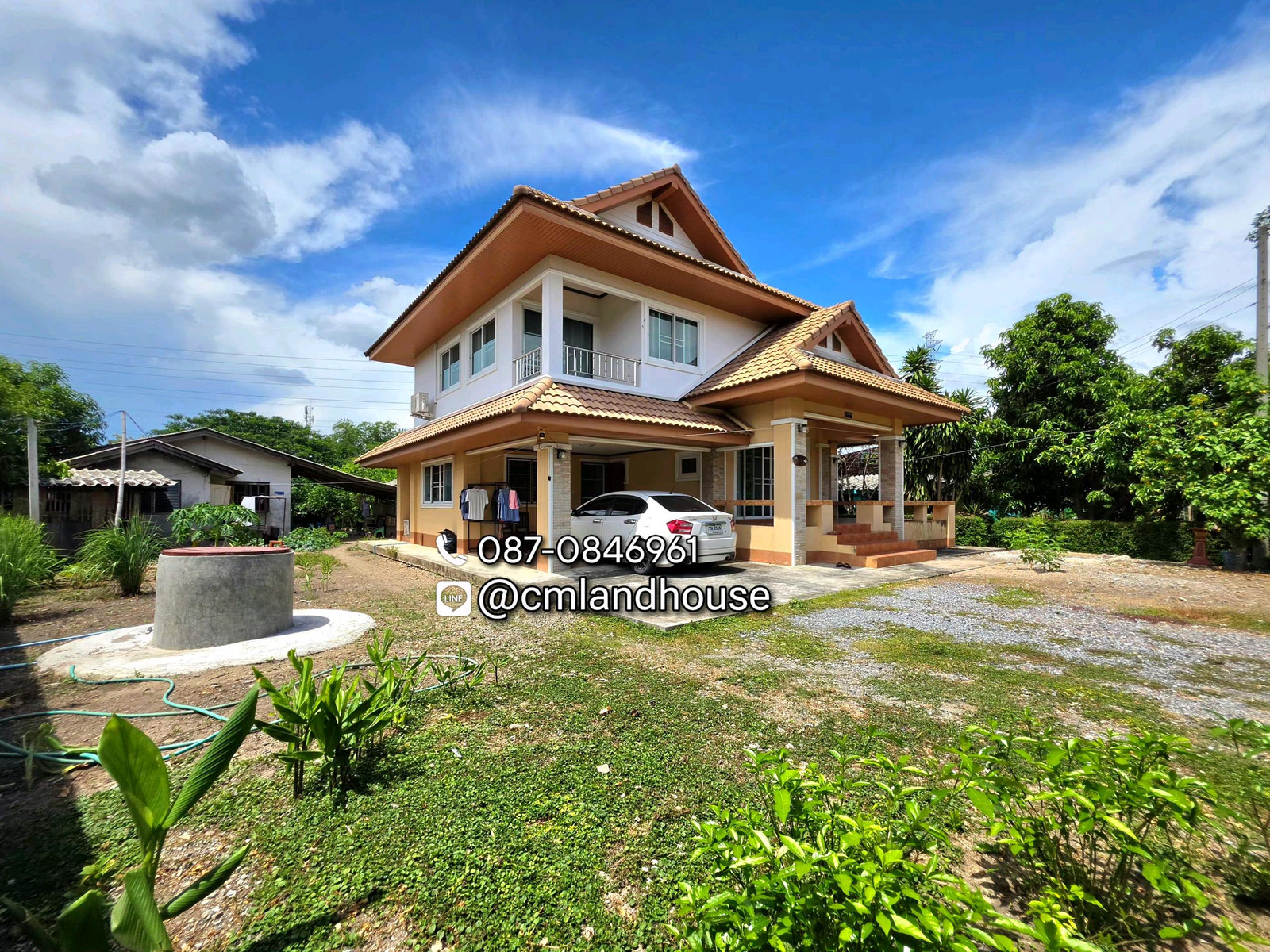3 houses, land 179 sq m., near Saraphi Hospital 2 km., near Do Home 3 km., direct entrance to Chiang Mai city 11 km., to the airport 17 km. Chiang Mai-Lamphun Road, enter the alley 50 m. There are buses into Chiang Mai city passing in front of the alley.