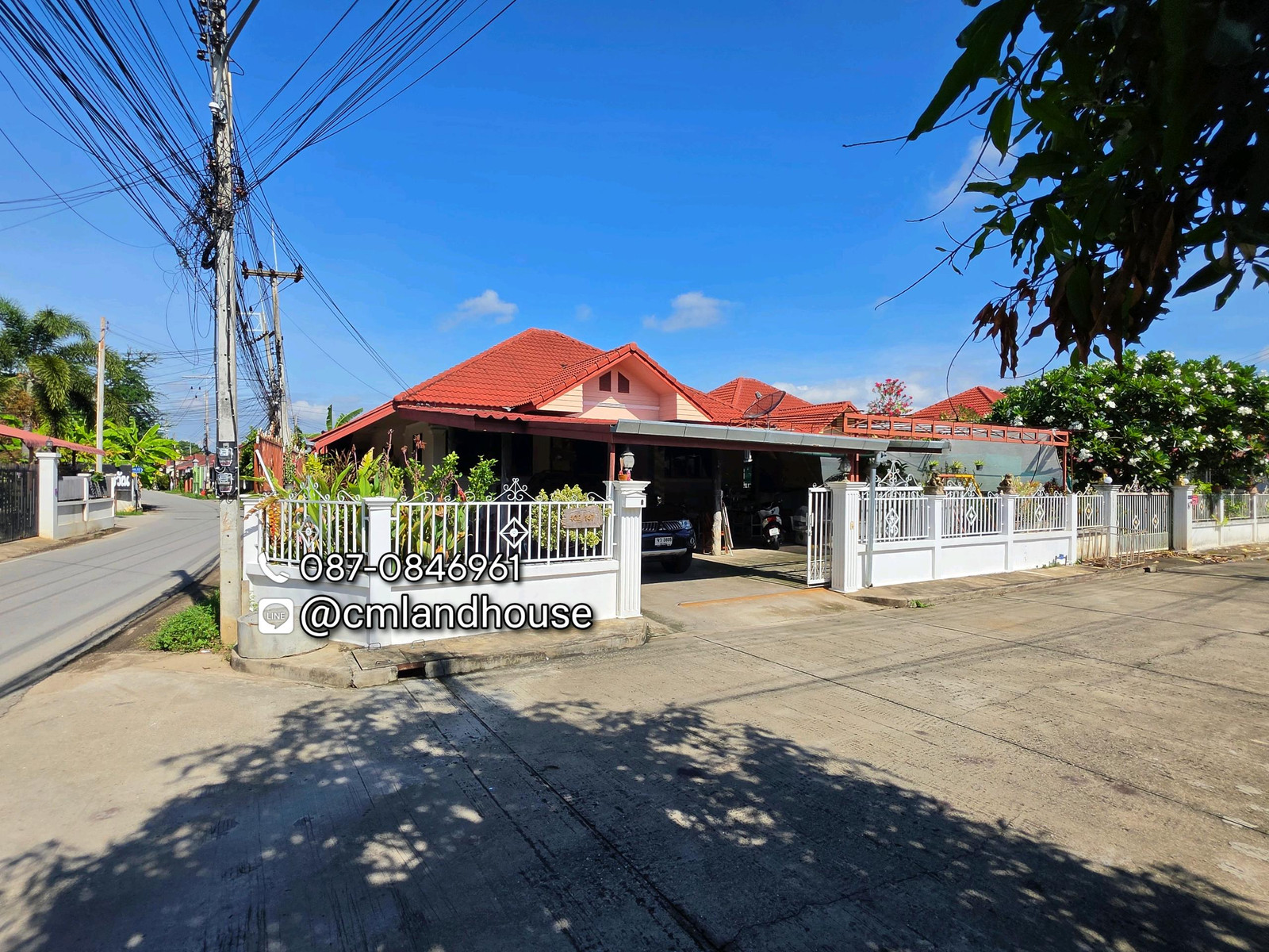 The house is next to a road, can be traded, next to Mueang District, near 89 Plaza, near Nong Hoi Intersection. Wide area, large house, 92 sq m., selling cheaply, lower than appraisal.