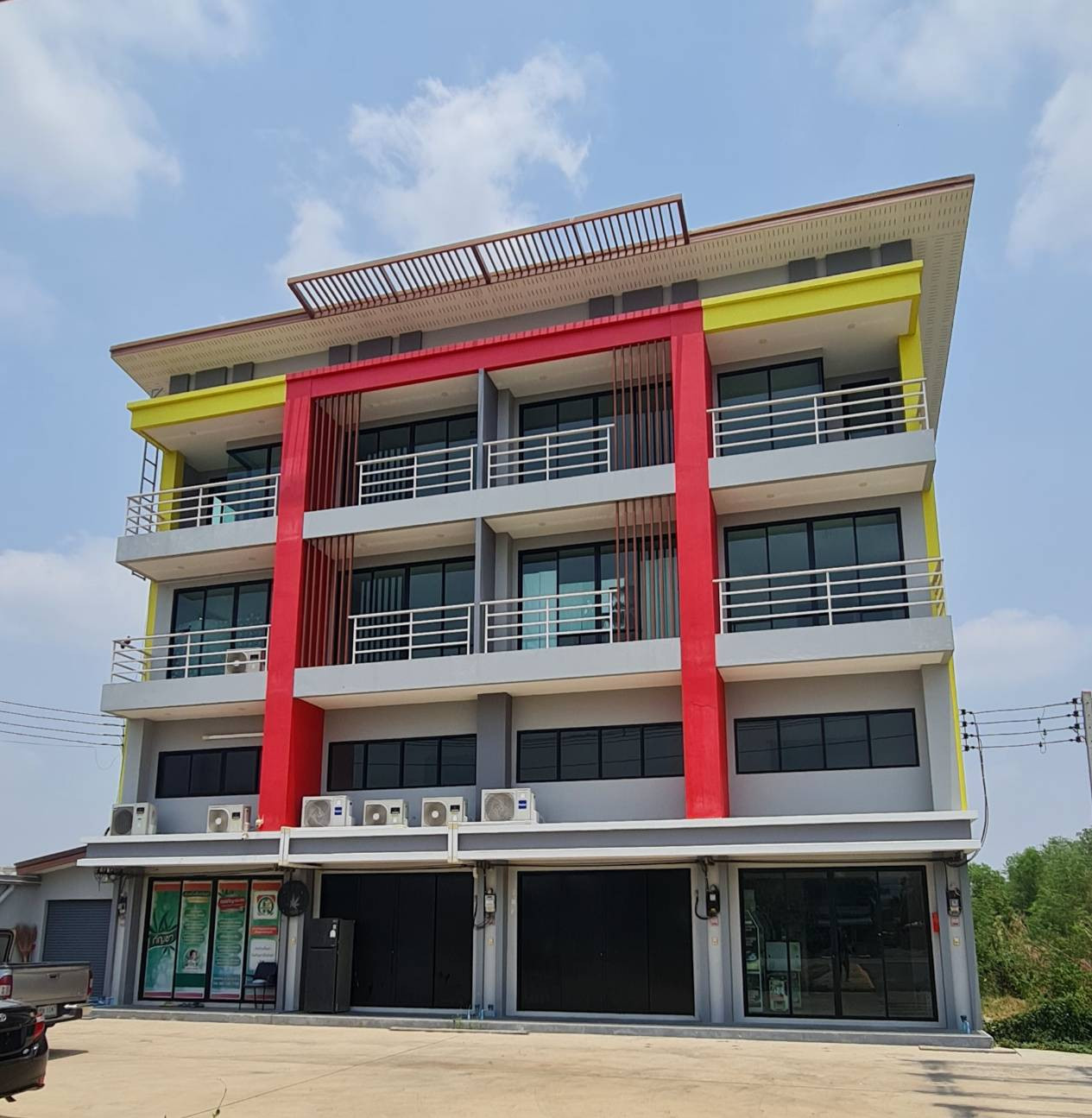 94922 - For sale and rent, luxury commercial building, 3.5 floors, next to Road 3481, Nang Nam Priao District, Chachoengsao Province. 94922 - For sale and rent, luxury commercial building, 3.5 floors, next to Road 3481, Nang Nam Priao District, Chachoengsao Province.