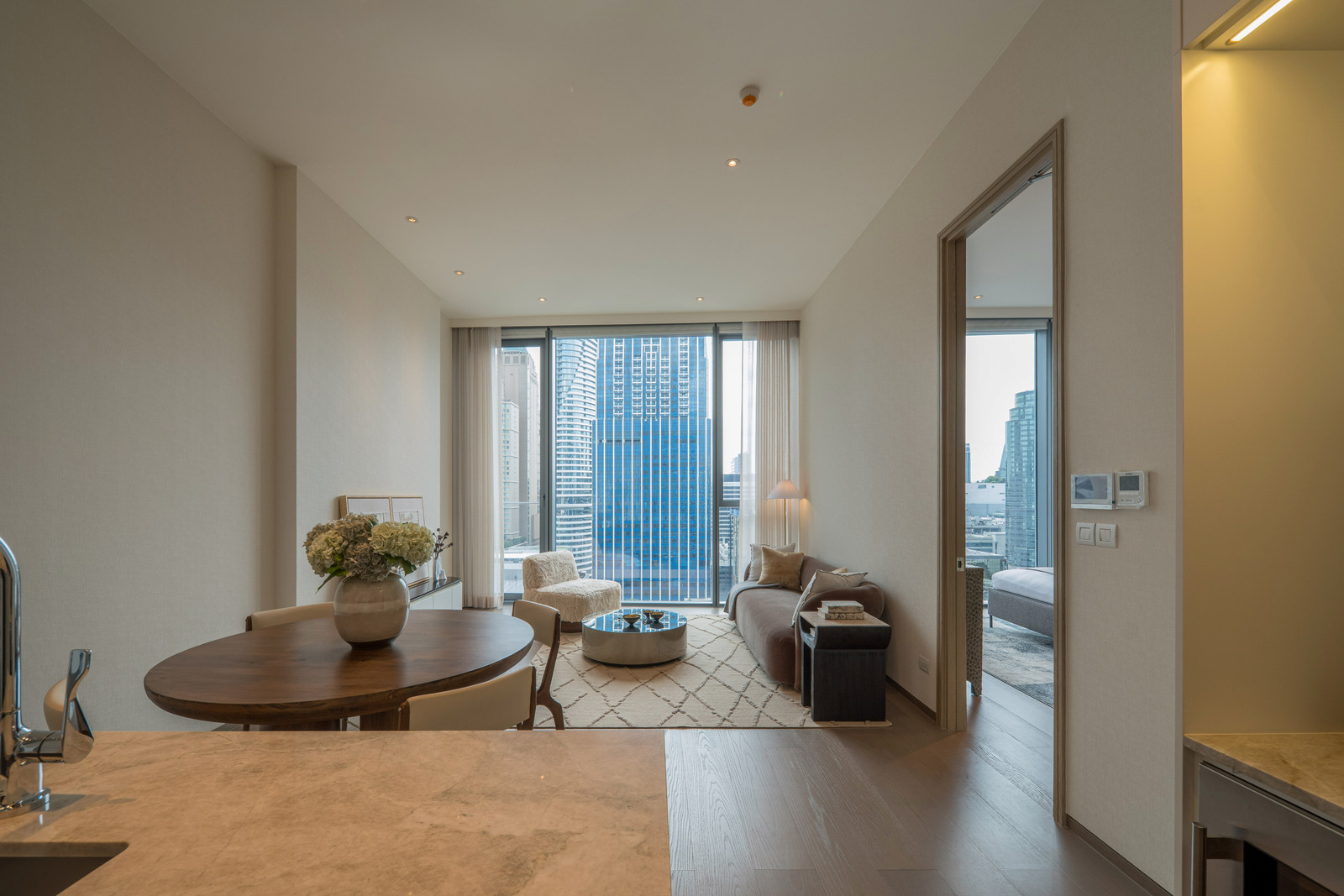 คอนโดหรูหลังสวน 83.68 ตร.ม. Private Lift เพียง 47.3 ล้านบาท – รูปที่ 2