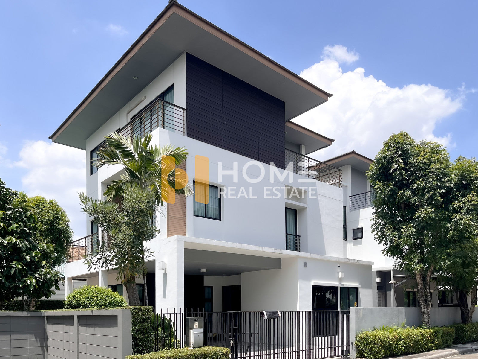 Resort-style living, ready to move in 🌿 Baan Lumpini Suanluang Rama 9 / 4 Bedrooms (For Sale) POON284 Resort-style living, ready to move in 🌿 Baan Lumpini Suanluang Rama 9 / 4 Bedrooms (For Sale) POON284