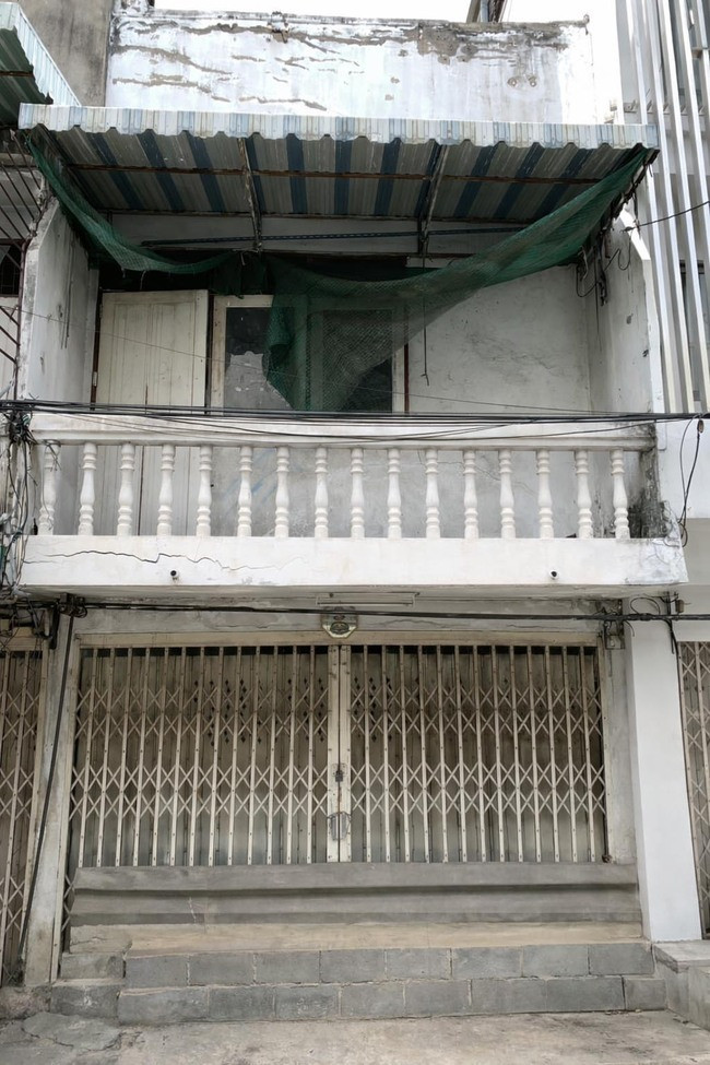 Townhouse for sale, prime location, Charoen Nakhon 62 or Somdet Phra Chao Taksin 33. Townhouse for sale, prime location, Charoen Nakhon 62 or Somdet Phra Chao Taksin 33.