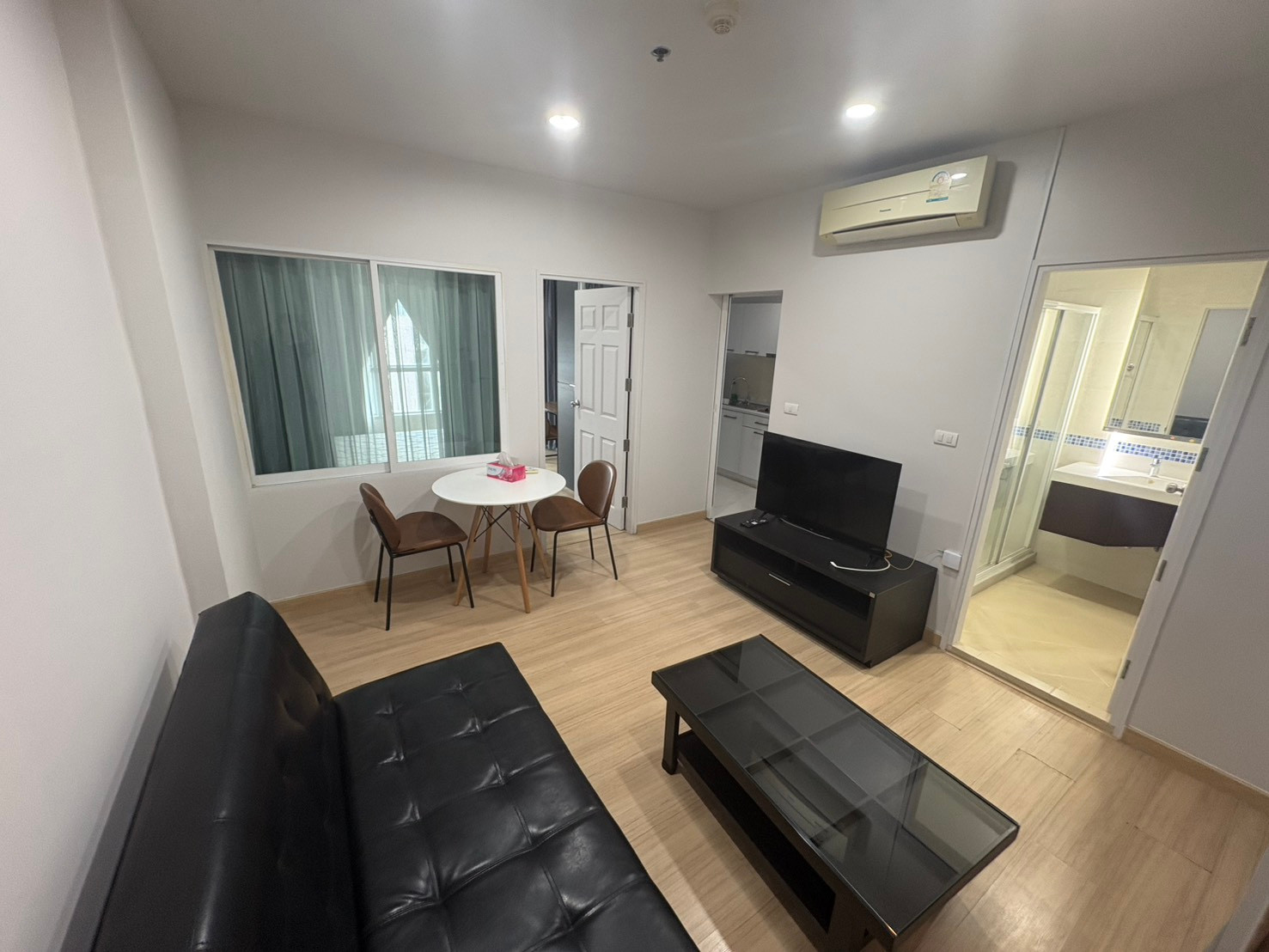 2 bedrooms, 2 bathrooms, for rent, fully furnished, ready to move in. Complete electrical appliances Newly renovated room 2 bedrooms, 2 bathrooms, for rent, fully furnished, ready to move in. Complete electrical appliances Newly renovated room