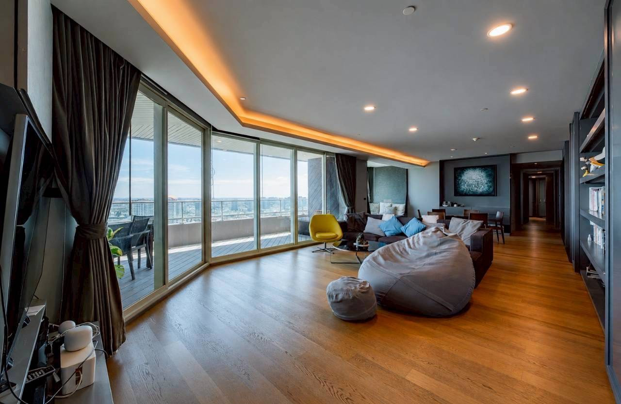 Exclusive Riverfront Residence for Sale | Watermark Chaophraya River | 283 SQ.M. | 43rd Floor | Panoramic Chaophraya River View**