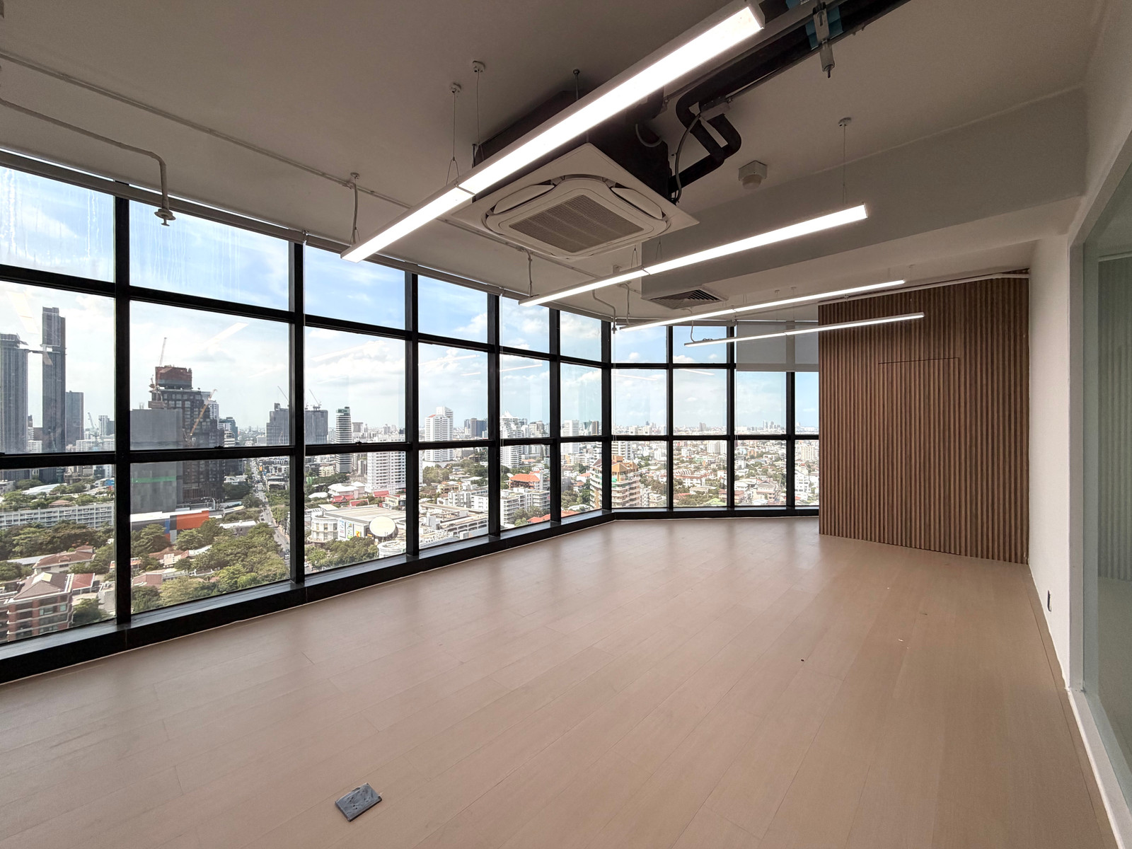 Office แต่งสวยเพียง 650B/sqm, แอร์ 24ชม, 500ม.จาก BTS เอกมัย