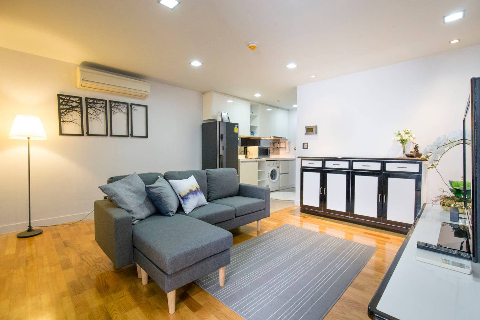 Hot deal! Quad silom selling at a loss of 6.9 million baht. You can make an appointment to view it.