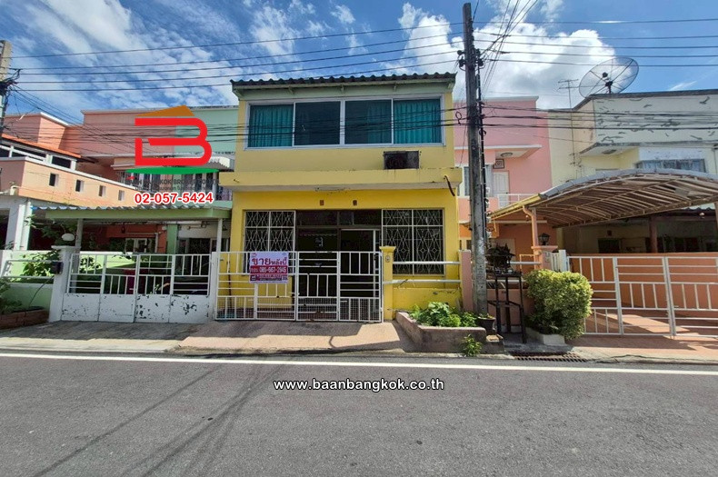 2-story townhouse, area 18 sq m, Bua Thong Village (Soi 17/2/3), near Khlong Bang Phai MRT station, Kanchanaphisek Road. Bang Rak Phatthana Subdistrict Bang Bua Thong District, Nonthaburi