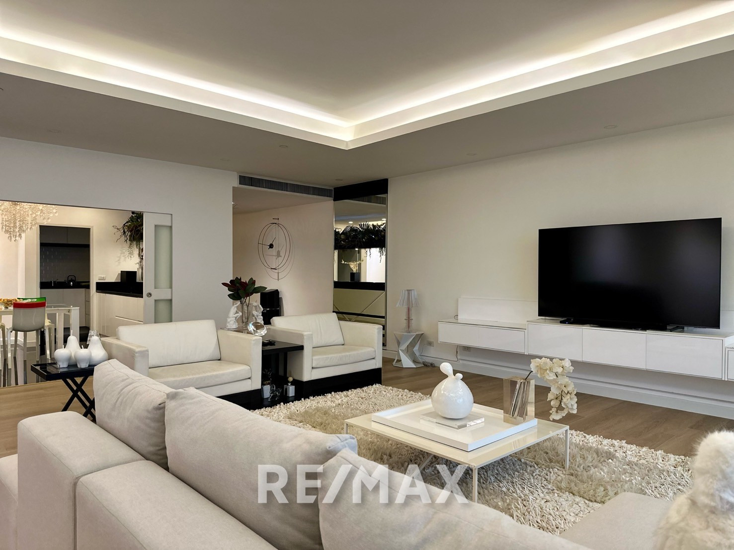 Sky Villas (in same building as Ascott Sathorn Bangkok) Please feel free to leave me a message on LINE – รูปที่ 2
