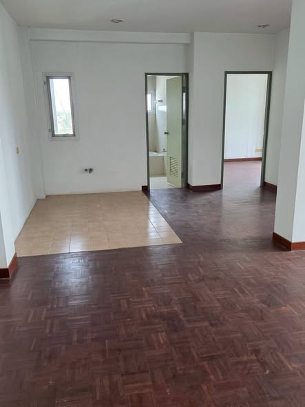 🔥 Condo for Sale at Baan Sriphan, Sukhumvit 101/1 – Spacious Unit in a Quiet Residential CommunityNear BTS Udom Suk
