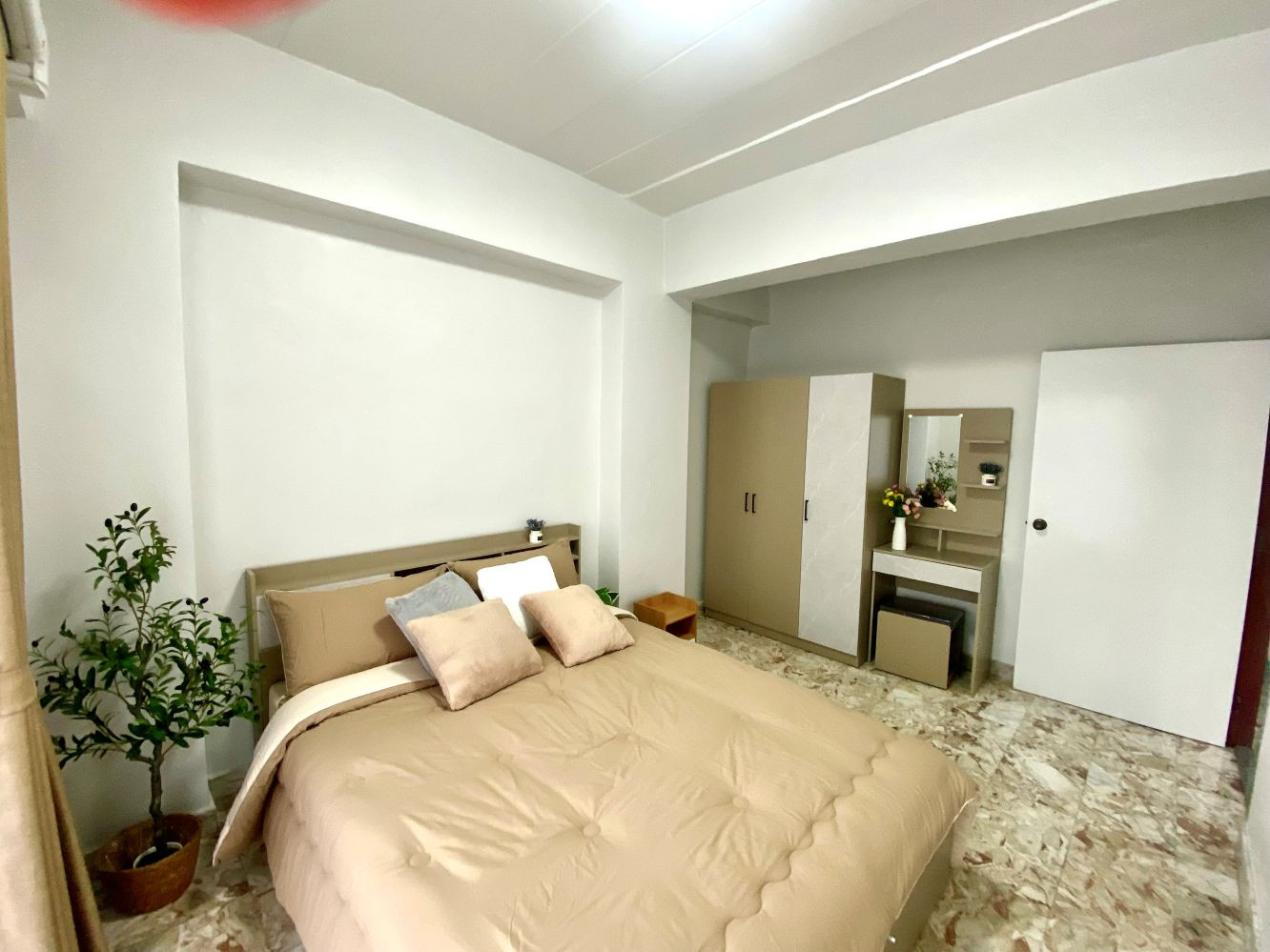 ต่ำกว่า 2 ล้าน ได้คอนโดแบบ Pet Friendly 2 ห้องนอน ขนาด 60.24 ตร.ม. ทำเลรามคำแหง ใกล้รถไฟฟ้าสายสีเหลืองกับสีส้ม – รูปที่ 2