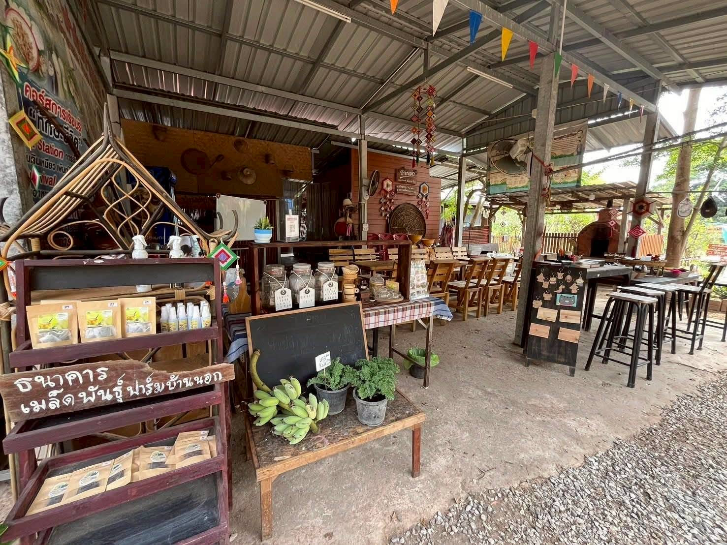 Announcement of rural farm for sale Sufficiency Economy Learning Center Land with garden house, 2 rai, 2 title deeds, 1 rai each. Announcement of rural farm for sale Sufficiency Economy Learning Center Land with garden house, 2 rai, 2 title deeds, 1 rai each.