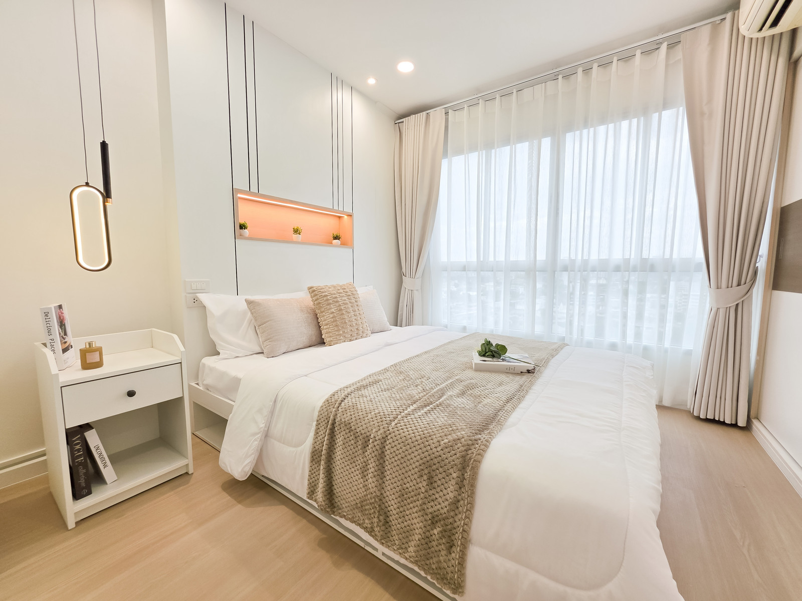 Newly renovated room, city view, complete with furniture and electrical appliances. Ready to move in ✨