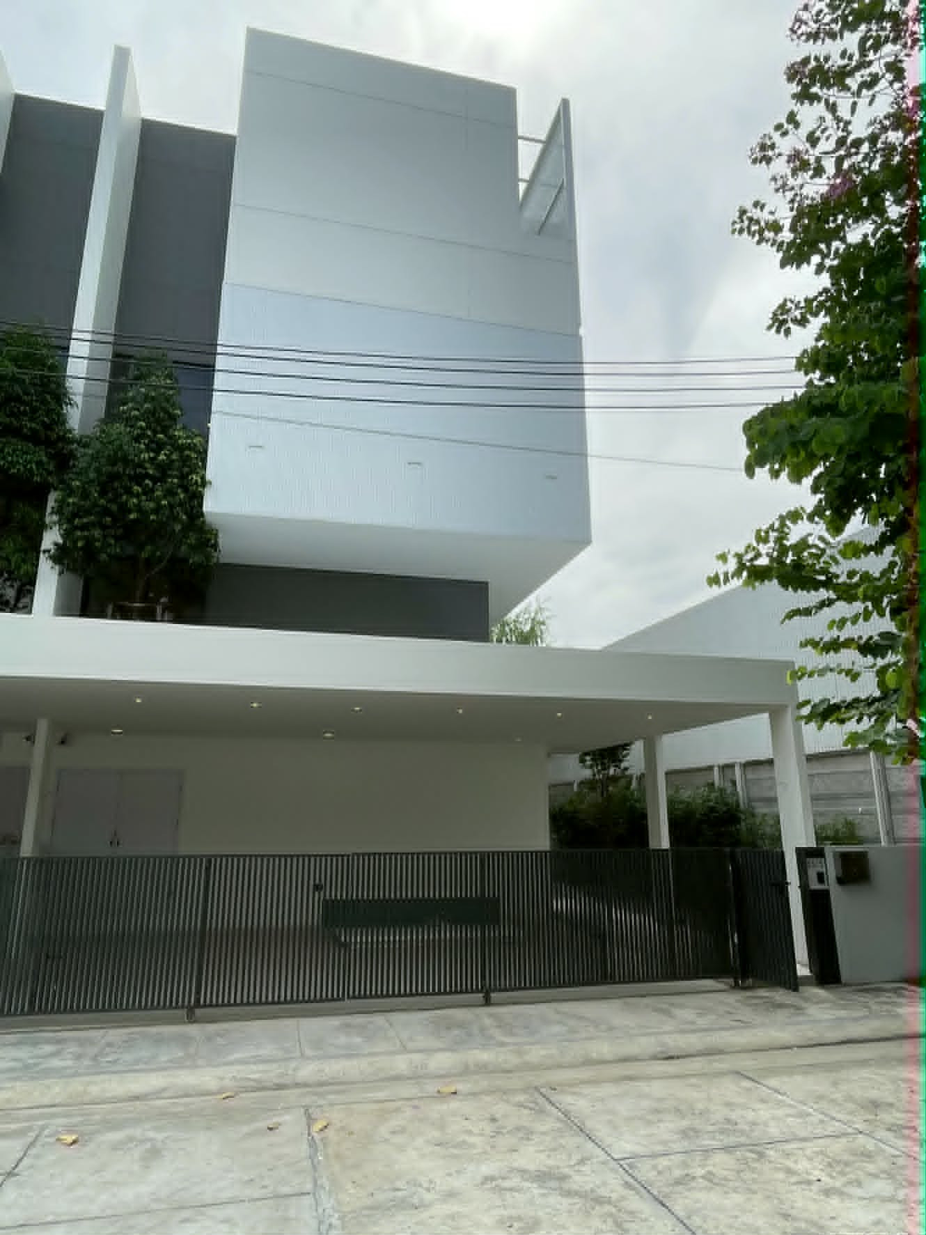 House for sale and rent, ARKIN Vibhavadi, near Don Mueang Airport, 3.5 floors, area 41.4 square wah, usable area 270 square meters, 3 bedrooms, 4 bathrooms, parking for 3 cars. House for sale and rent, ARKIN Vibhavadi, near Don Mueang Airport, 3.5 floors, area 41.4 square wah, usable area 270 square meters, 3 bedrooms, 4 bathrooms, parking for 3 cars.