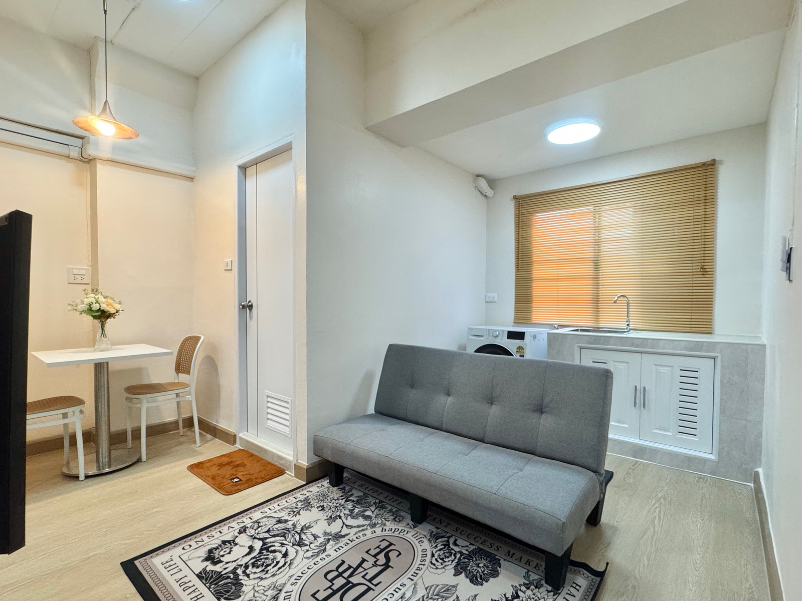 Newly decorated room, ready to move in, 2 bedrooms, next to a 2-line driveway, 2 air conditioners, great price, no more! Newly decorated room, ready to move in, 2 bedrooms, next to a 2-line driveway, 2 air conditioners, great price, no more!
