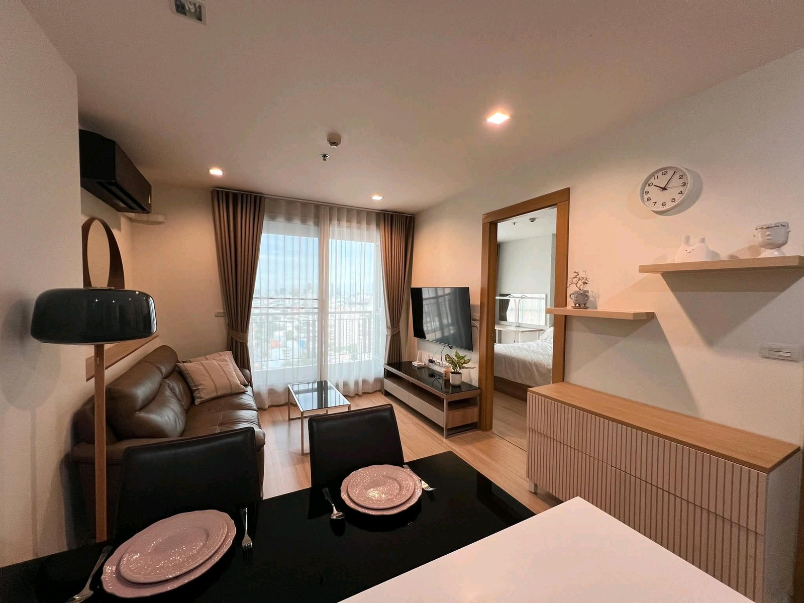 ✨ Corner room on the 23rd floor, open city view, close to Huai Khwang MRT, only 50 meters, convenient travel, complete with new furniture and appliances! 
 
 – รูปที่ 2