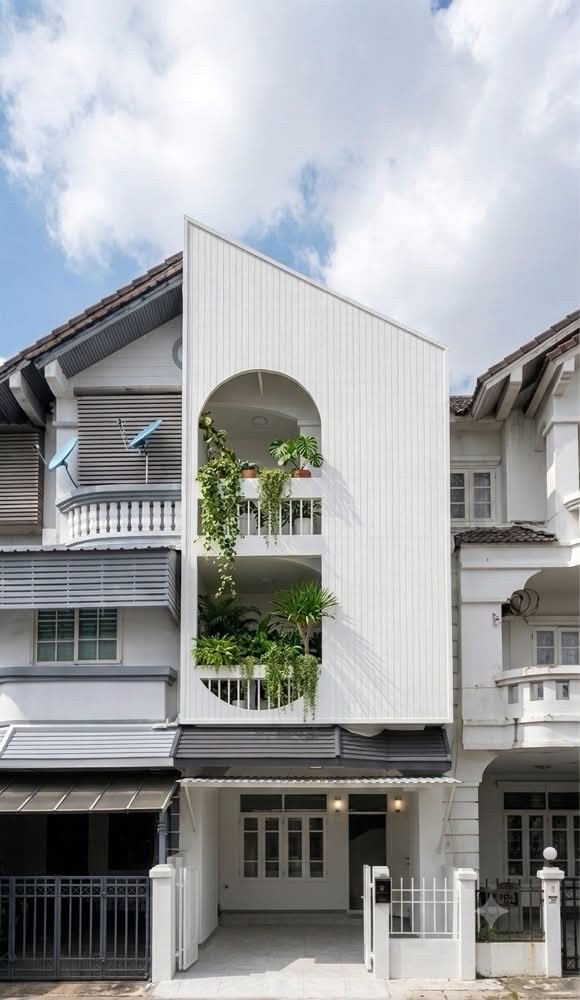 ขายทาวน์โฮม 3 ชั้น ถนนเมน เล่นระดับ รีโนเวทใหม่ ใกล้รถไฟฟ้า ตรงข้าม Central แจ้งวัฒนะ 0947708592 ขายทาวน์โฮม 3 ชั้น ถนนเมน เล่นระดับ รีโนเวทใหม่ ใกล้รถไฟฟ้า ตรงข้าม Central แจ้งวัฒนะ 0947708592