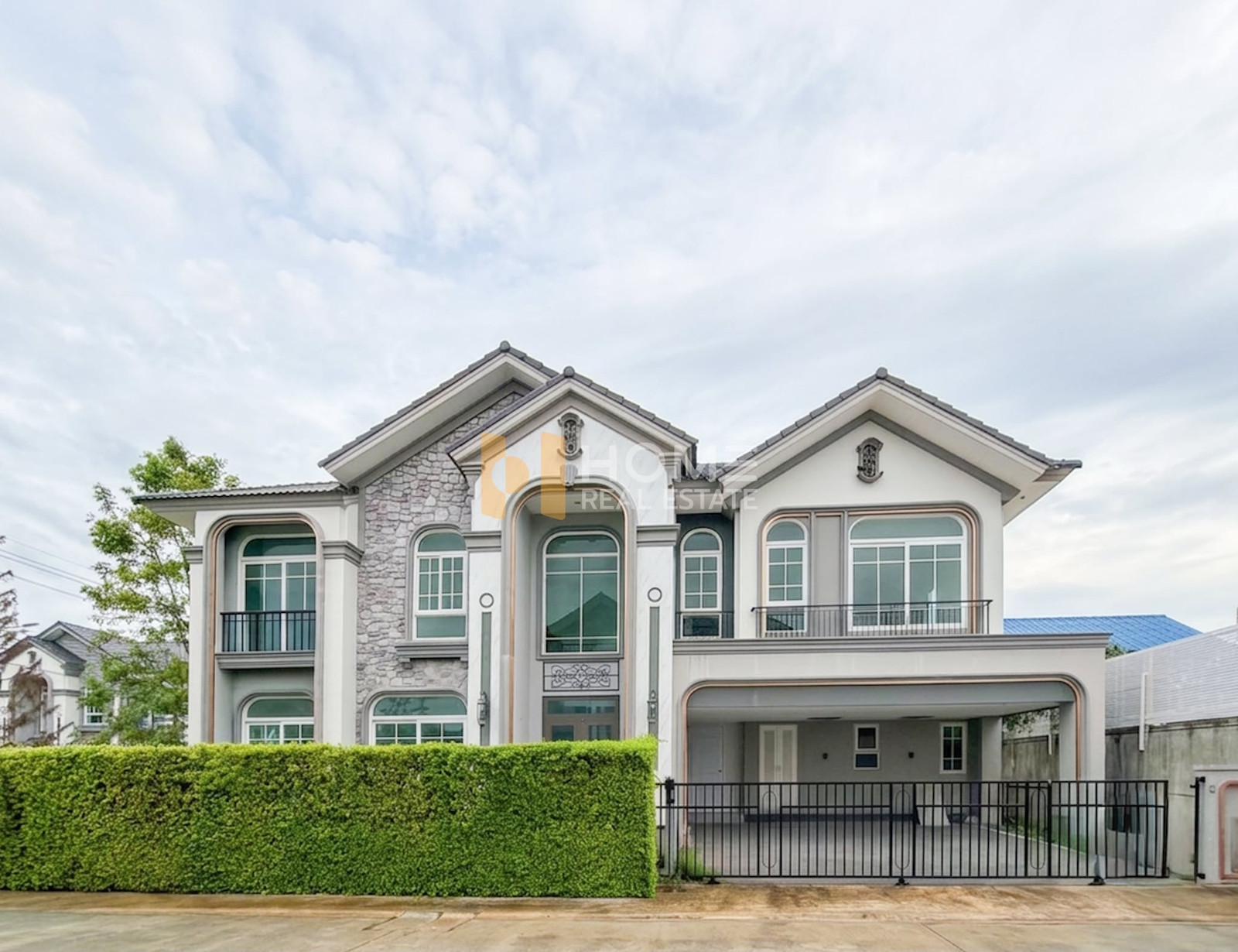 🏡 Giant-sized corner house, the most private in the project 🏡 Grandio Sathorn / 5 Bedrooms (FOR SALE) BALL406