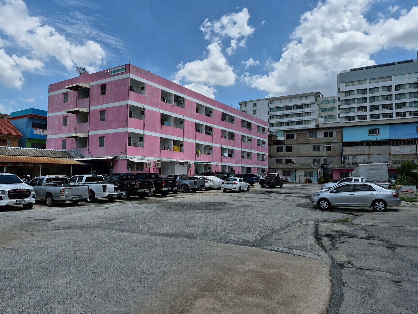 Apartment for sale Minburi Intersection, area 754 sq m. Apartment for sale Minburi Intersection, area 754 sq m.