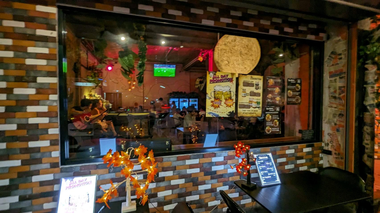 เซ้งกิจการบาร์และร้านอาหาร 2 คูหา 3 ชั้น ทำเลศักยภาพบนถนนบรรทัดทอง พร้อมดำเนินกิจการต่อได้ทันที  – รูปที่ 2