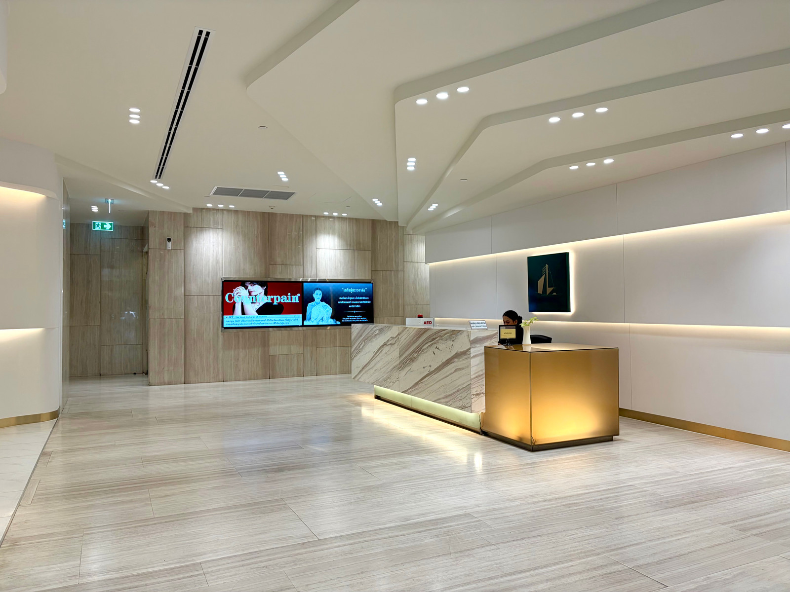 Premium Renovated Office, 680บ./ตร.ม,100ม.จาก BTS ศาลาแดง Premium Renovated Office, 680บ./ตร.ม,100ม.จาก BTS ศาลาแดง