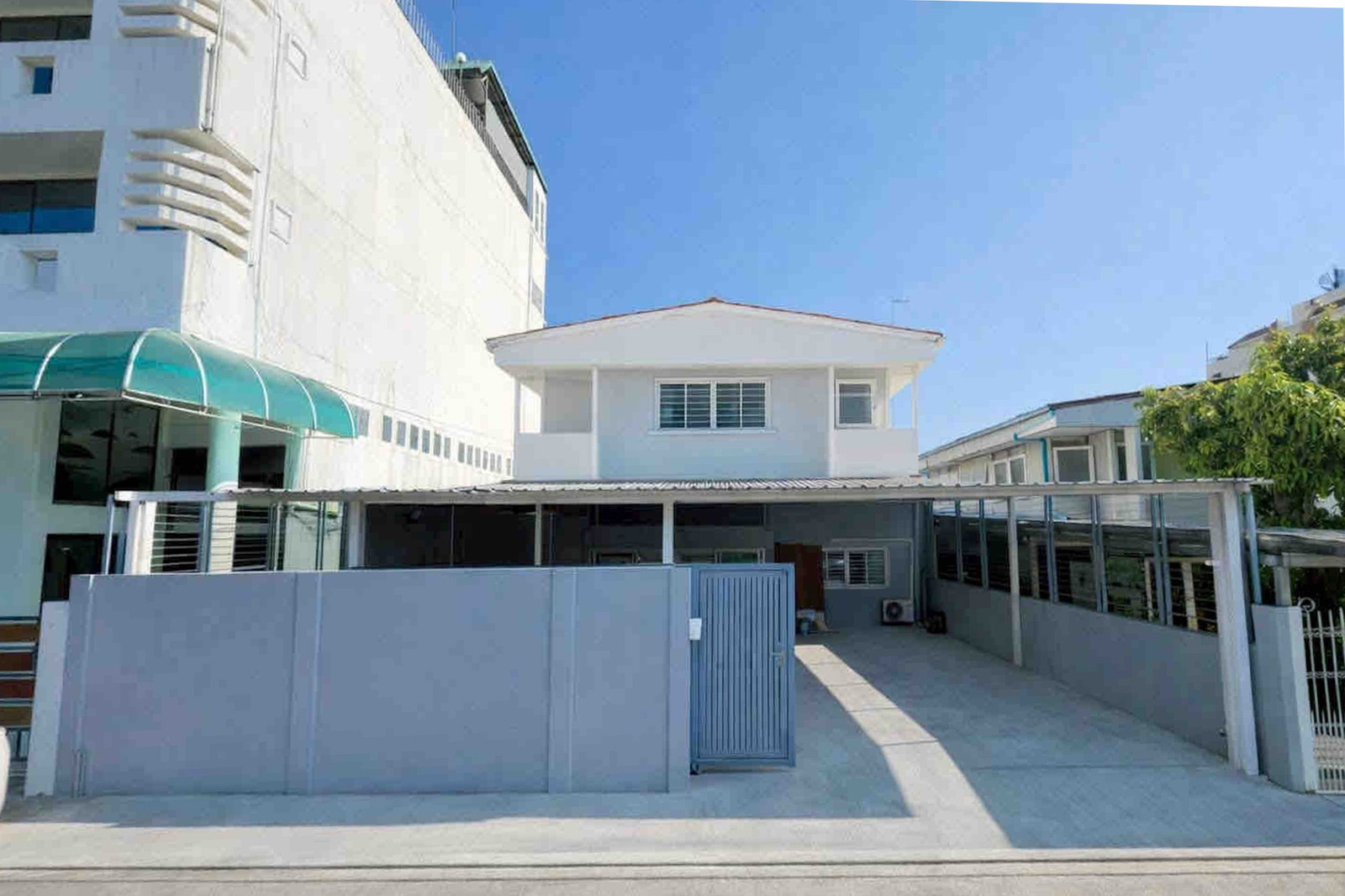 Single house for sale in the heart of the city! Seri Village Rama 9-Ramkhamhaeng 24, a location that perfectly meets the needs of city life.
