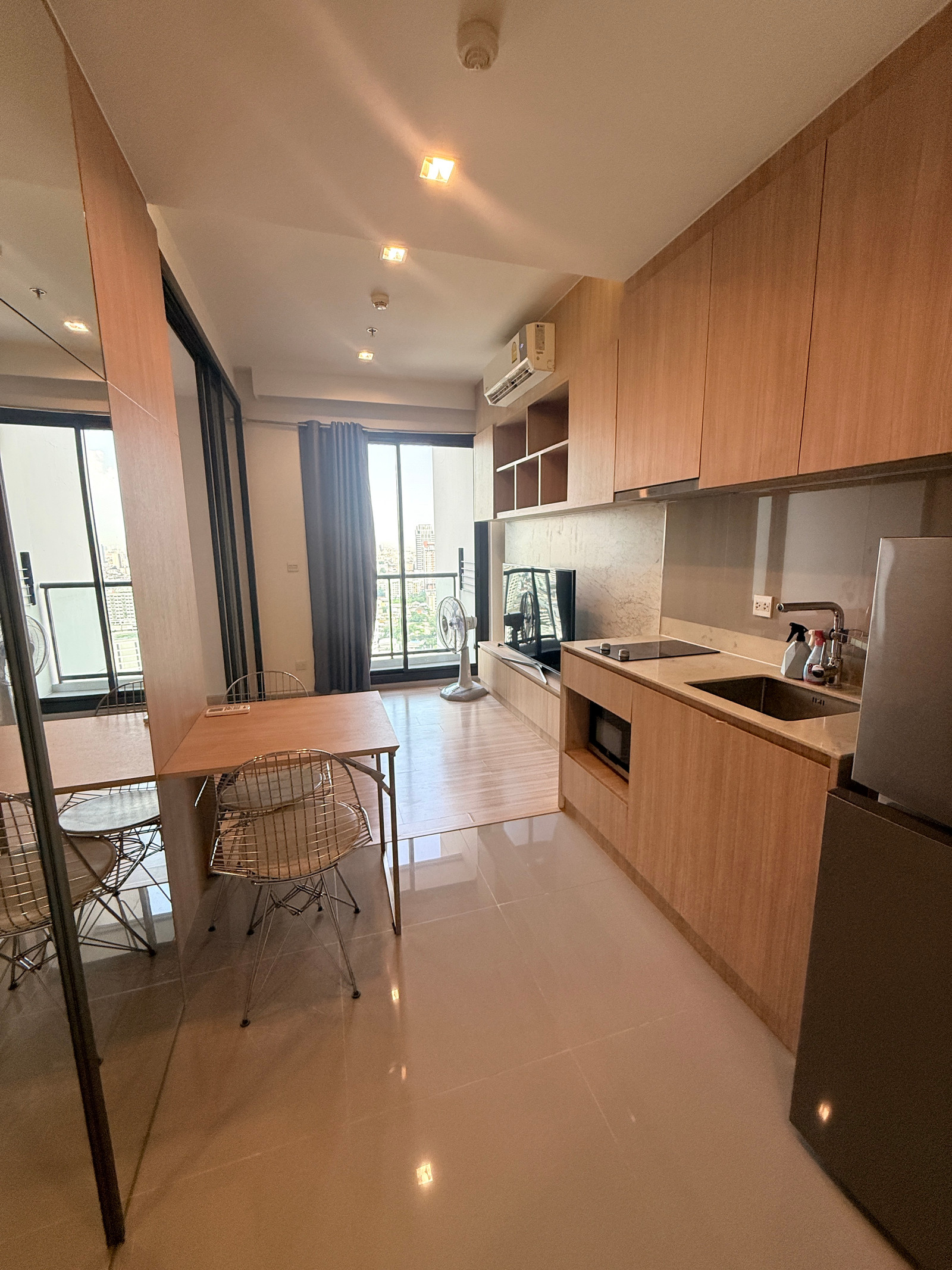 Condo for rent, M Jatujak, Pet friendly,  1 bedroom special price 21,000 THB, Can move in now. Make an appointment to see the room, contact 085-362-6455.