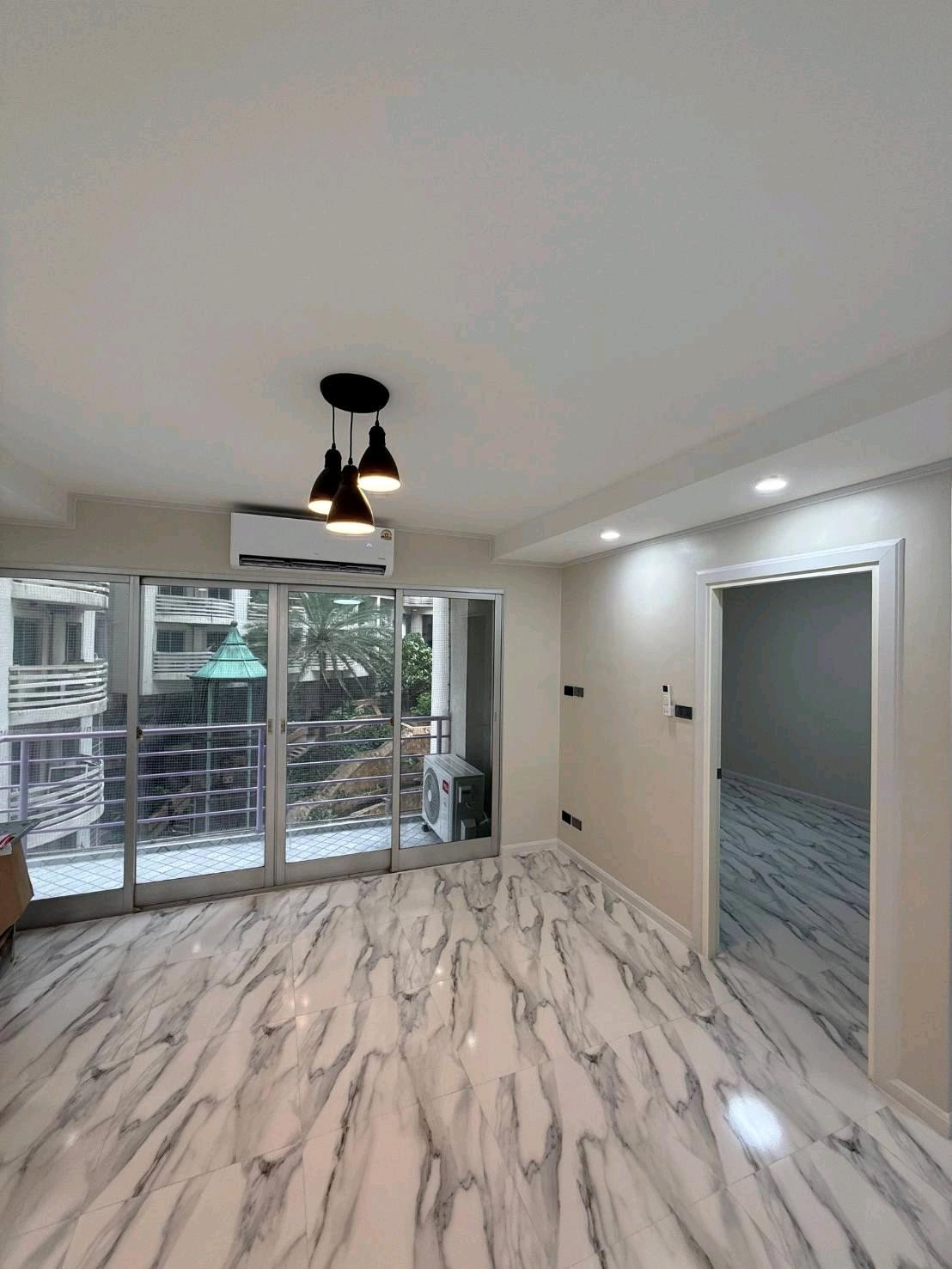 ✨ Large room, newly renovated, ready to move in, potential location in the heart of Rama 3, convenient travel. ✨ Large room, newly renovated, ready to move in, potential location in the heart of Rama 3, convenient travel.