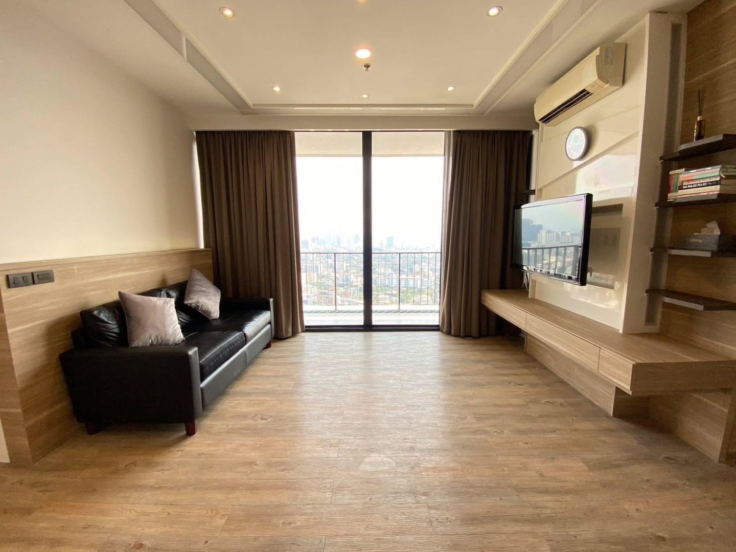 🔥For Rent Now🔥 Issara Ladprao Condo 🚆 Near BTS Ha Yaek Ladprao and MRT Phahonyothin. Corner unit, walking distance to the train station, ready to move in. 🔥For Rent Now🔥 Issara Ladprao Condo 🚆 Near BTS Ha Yaek Ladprao and MRT Phahonyothin. Corner unit, walking distance to the train station, ready to move in.