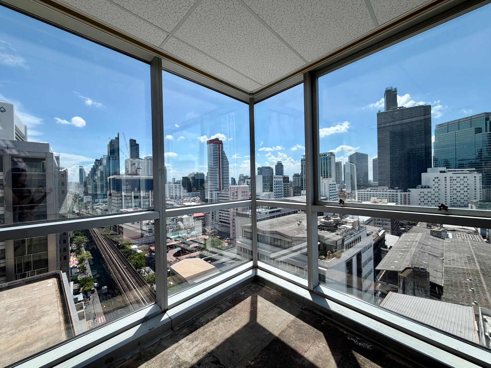 Premium Renovated Office, 680บ./ตร.ม,100ม.จาก BTS ศาลาแดง