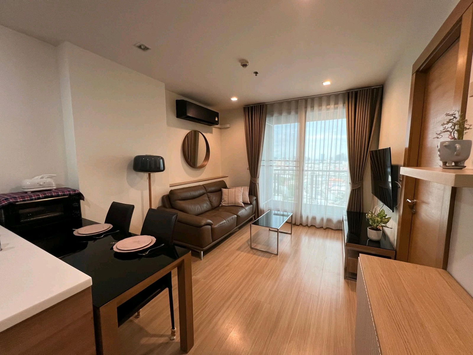 ✨ Corner room on the 23rd floor, open city view, close to Huai Khwang MRT, only 50 meters, convenient travel, complete with new furniture and appliances! 
 
 – รูปที่ 4