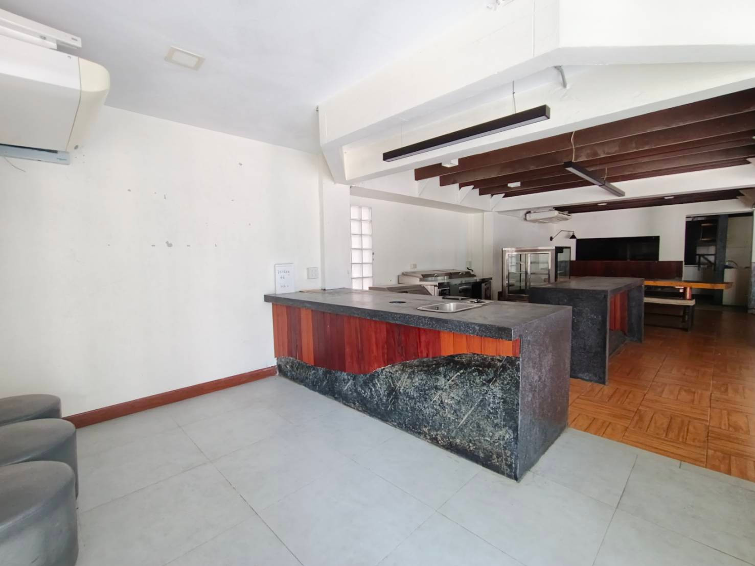 Retail 75-439 sqm. BTS Phrom Phong behind Emquartier – รูปที่ 3