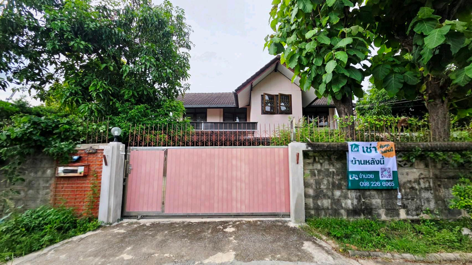 2-story detached house for rent, Soi Samakkhi 60/10 (Prachanivet 2)
Suitable for living, making a home office or registering a company. 2-story detached house for rent, Soi Samakkhi 60/10 (Prachanivet 2)
Suitable for living, making a home office or registering a company.