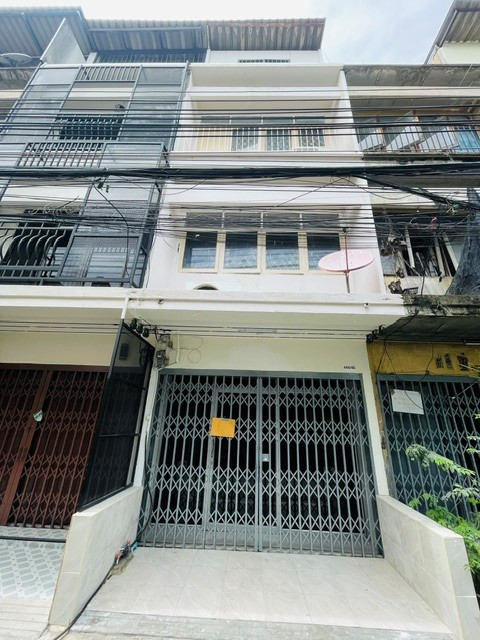 ขายตึกแถว 3 ชั้น+ด่านฟ้า ตรงข้ามเอเชียทีค ทำเลซอยเจริญกรุง 91-93 ขายตึกแถว 3 ชั้น+ด่านฟ้า ตรงข้ามเอเชียทีค ทำเลซอยเจริญกรุง 91-93