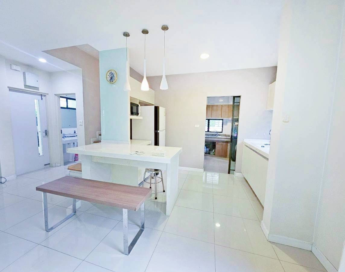 ให้เช่า บ้านเดี่ยว หมู่บ้านมัณฑนา เลค วัชรพล พื้นที่ 91.2 ตรว. 4 ห้องนอน 4 ห้องน้ำ บ้านสวย ทำเลดี ใกล้ทางด่วน พร้อมอยู่ – รูปที่ 3