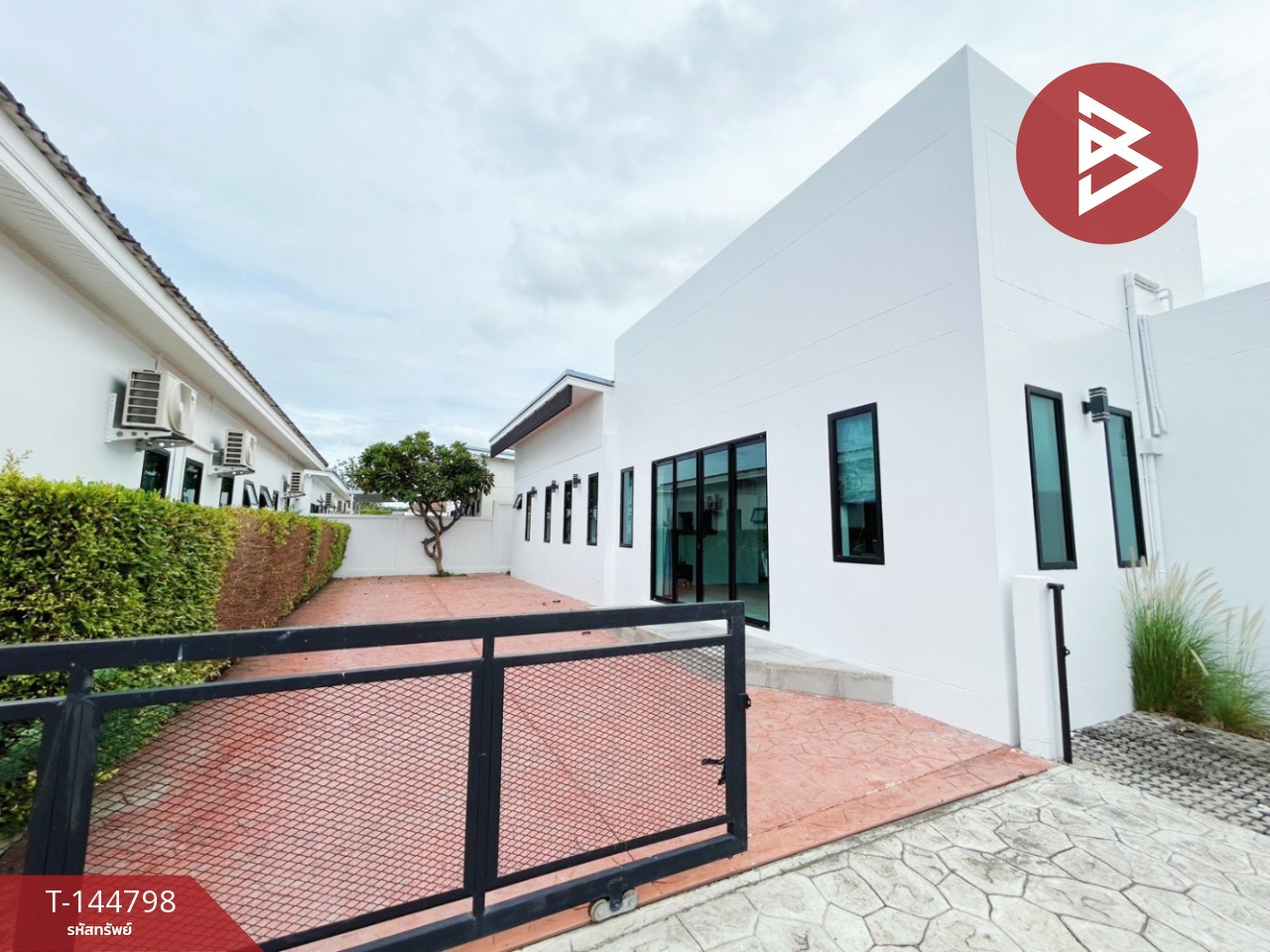 Single house for sale, pool villa style, area 1 ngan 23.5 sq m, Sattahip, Chonburi. Single house for sale, pool villa style, area 1 ngan 23.5 sq m, Sattahip, Chonburi.