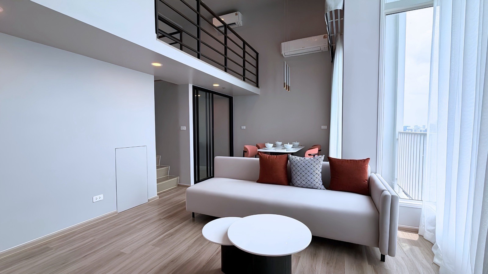 Culture Thonglor Brand new 
Deluxe Duplex (Corner unit) 29th floor
48 sqm Welcome co-agency