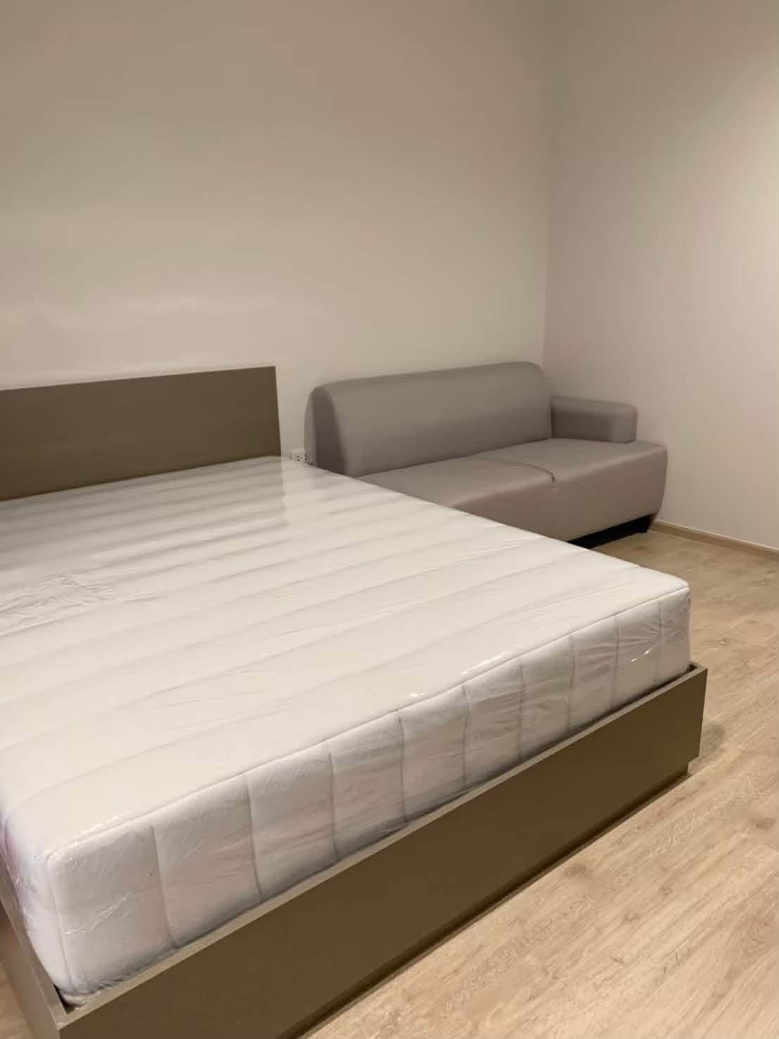 Ideo Sathorn-Wongwian Yai, 27 sq m., fully furnished, 14,500 baht.