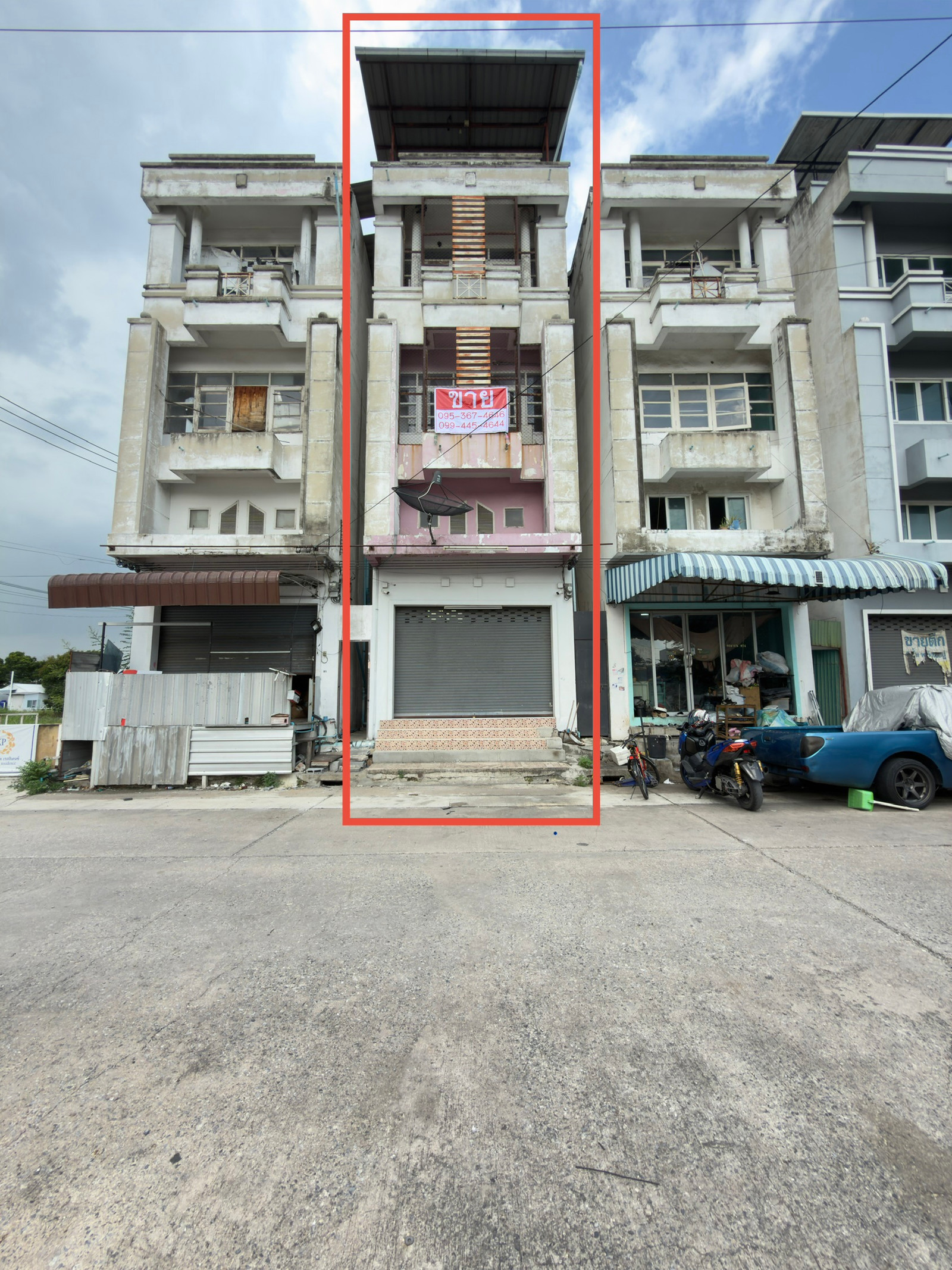 🏢 5-story commercial building for sale, Soi Lat Krabang 9/4. If you are looking for a building for doing business, opening an office, storing products, or buying for investment and renting out. This is an opportunity not to be missed! 🏢 5-story commercial building for sale, Soi Lat Krabang 9/4. If you are looking for a building for doing business, opening an office, storing products, or buying for investment and renting out. This is an opportunity not to be missed!