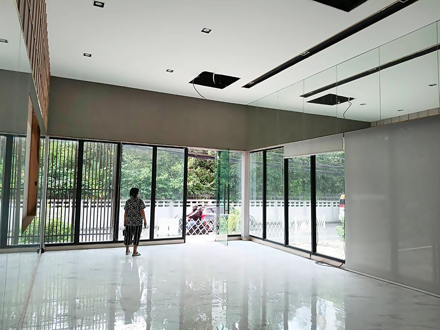 Retail For Rent BTS Phrom Phong for Flagship or Brand Experience Business Retail For Rent BTS Phrom Phong for Flagship or Brand Experience Business