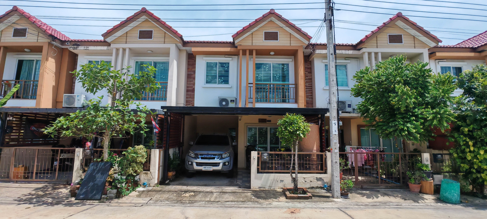 ขาย ทาวน์โฮม 2 ชั้น บ้านหน้ากว้าง 5.7 ม.บ้านพิศาล เลียบวงแวหน พระราม2 ทำเลเยี่ยม เยื้องโรงเรียนสวนกุหลาบธนบุรี ขาย ทาวน์โฮม 2 ชั้น บ้านหน้ากว้าง 5.7 ม.บ้านพิศาล เลียบวงแวหน พระราม2 ทำเลเยี่ยม เยื้องโรงเรียนสวนกุหลาบธนบุรี