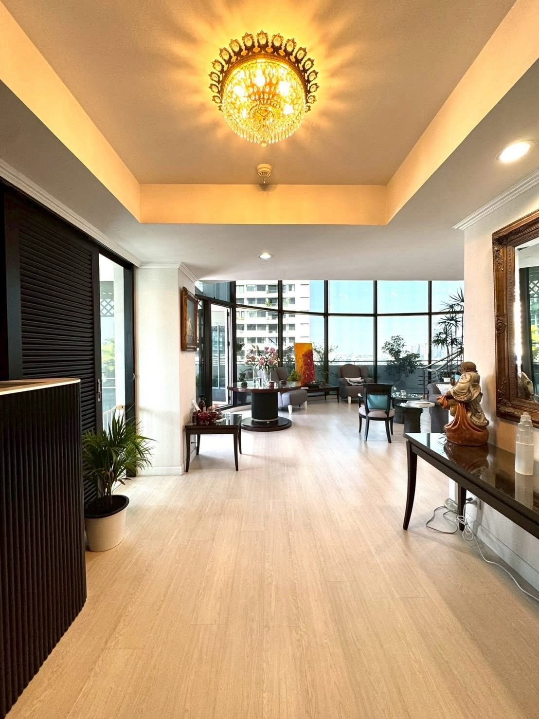 Penthouse Supalai Place Sukhumvit 39 Supalai Place Sukhumvit 39 490.63 sq.m.
Welcome co-agency